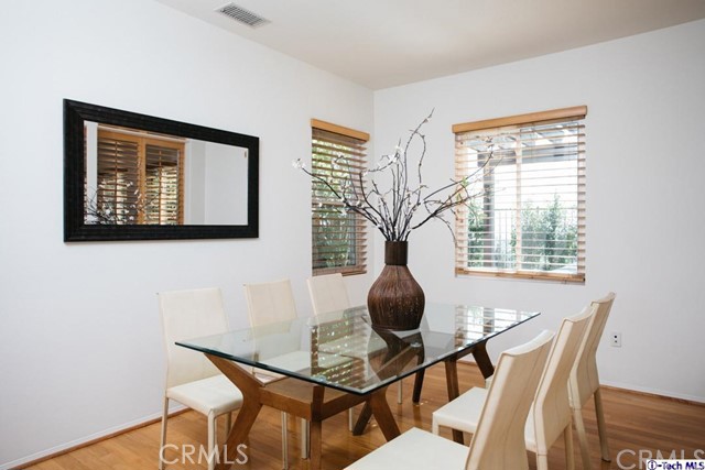 Detail Gallery Image 6 of 19 For 10040 Meritage Ct, Sun Valley,  CA 91352 - 4 Beds | 3 Baths