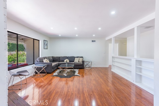 Detail Gallery Image 10 of 47 For 6563 Bianca, Van Nuys,  CA 91406 - 3 Beds | 2 Baths