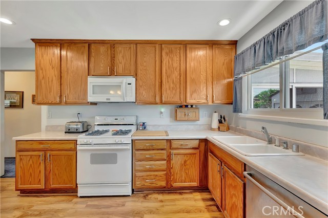 3850 Senasac Avenue, Long Beach CA: https://media.crmls.org/medias/fd5dc0bc-4d94-4a0a-95f8-47f5ea97a3a1.jpg