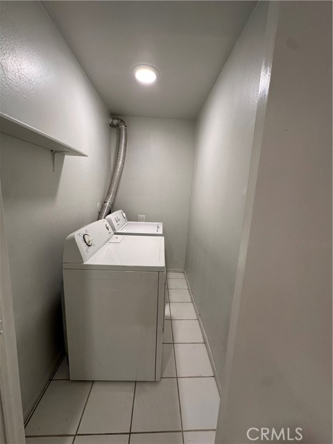 121 Sinclair, 122 photo 13