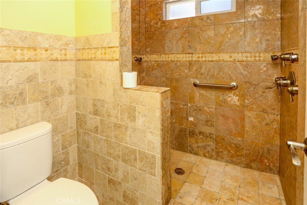 https://media.crmls.org/medias/fd5f41de-5173-454e-9106-9d9e28cbd518.jpg?preset=X-Large