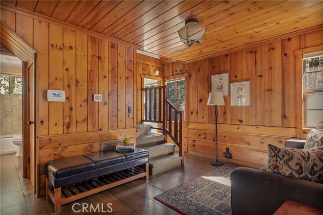 Detail Gallery Image 5 of 38 For 27902 Squirrel, Lake Arrowhead,  CA 92352 - 3 Beds | 2 Baths