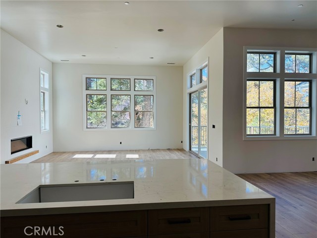 Detail Gallery Image 3 of 30 For 870 Pine Meadow Ct, Big Bear Lake,  CA 92315 - 3 Beds | 3/1 Baths