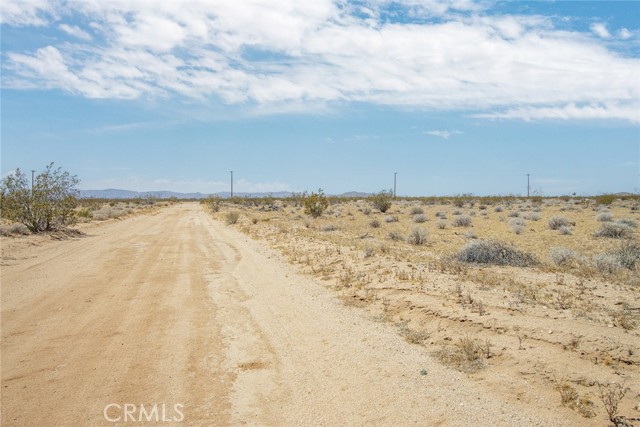 Detail Gallery Image 8 of 18 For 4 Orion St, Joshua Tree,  CA 92252 - – Beds | – Baths