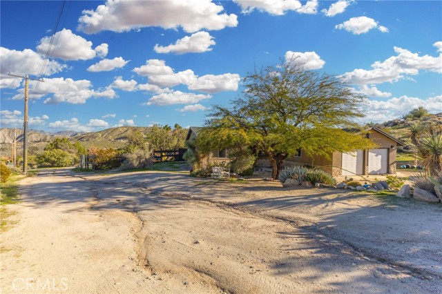 Detail Gallery Image 3 of 45 For 11585 Manana Dr, Morongo Valley,  CA 92256 - 3 Beds | 2 Baths