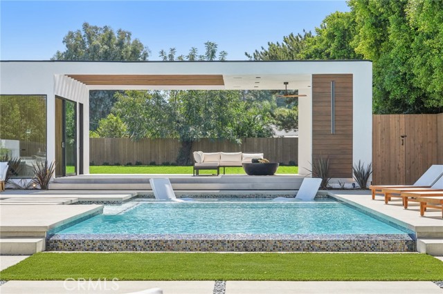 22930 Dolorosa Street, Woodland Hills CA: https://media.crmls.org/medias/fd607789-e6f0-456e-95ac-0ab1990a5469.jpg