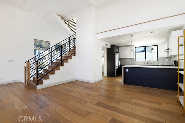 Detail Gallery Image 8 of 46 For 2400 Glendale Ct, Los Angeles,  CA 90039 - 3 Beds | 3 Baths