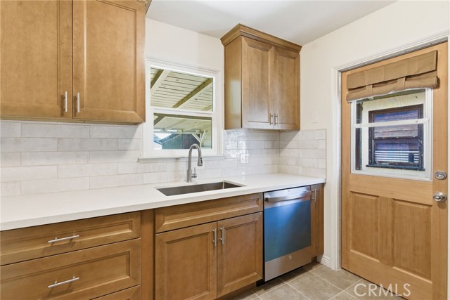 Detail Gallery Image 4 of 23 For 439 Arvin St, Bakersfield,  CA 93308 - 3 Beds | 1 Baths