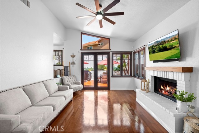 15 Vittoria Street, Laguna Niguel CA: https://media.crmls.org/medias/fd61c791-a47a-4f3a-98c8-a85f8df9e9fa.jpg