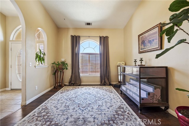 8328 Chateau Road, Phelan CA: https://media.crmls.org/medias/fd624e66-a7bc-4055-ad44-662522a2bf40.jpg