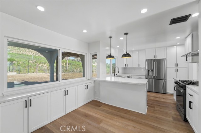 Detail Gallery Image 11 of 40 For 13047 Garris, Granada Hills,  CA 91344 - 4 Beds | 3 Baths