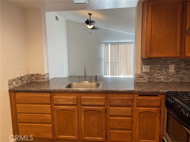 Detail Gallery Image 3 of 9 For 1005 Lilac St, Hemet,  CA 92545 - 2 Beds | 1 Baths