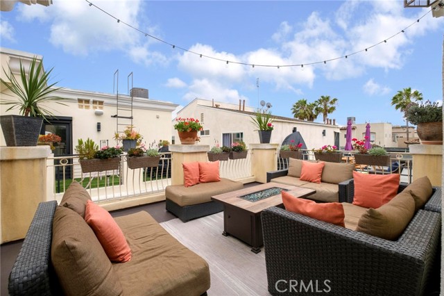 1219 Cypress Avenue, Hermosa Beach, California 90254, 4 Bedrooms Bedrooms, ,2 BathroomsBathrooms,Residential,Sold,Cypress,SB24120885