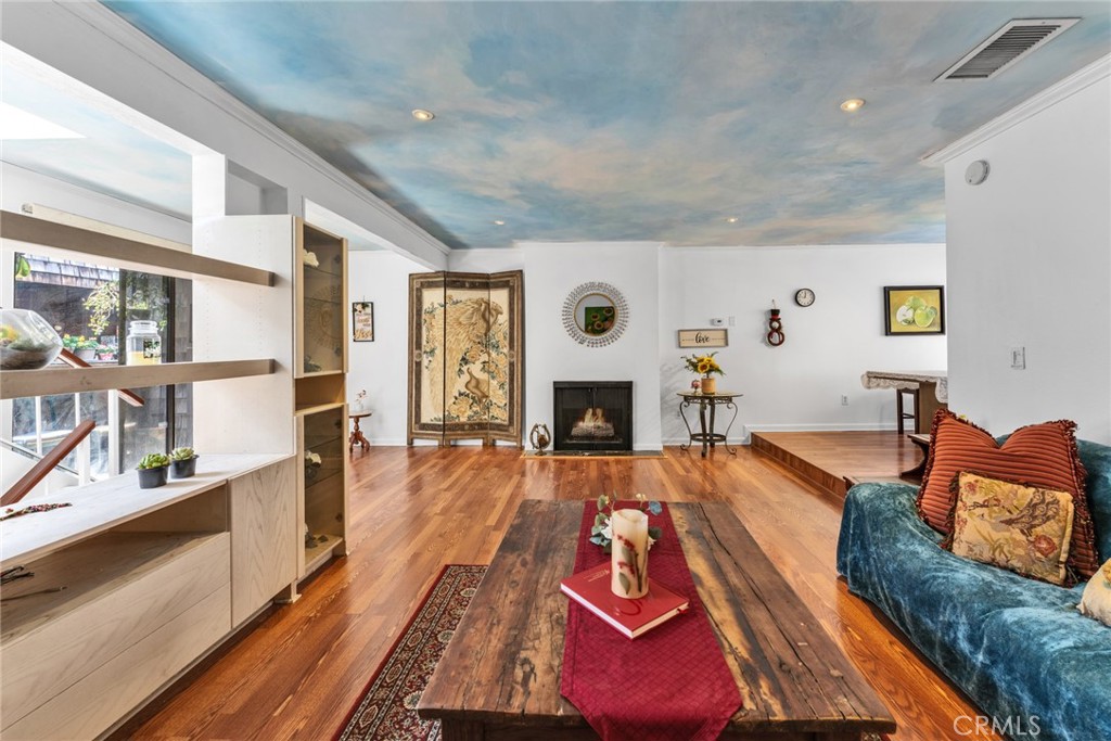 https://media.crmls.org/medias/fd634196-05d0-4160-a1c6-80af22bee40e.jpg?preset=X-Large