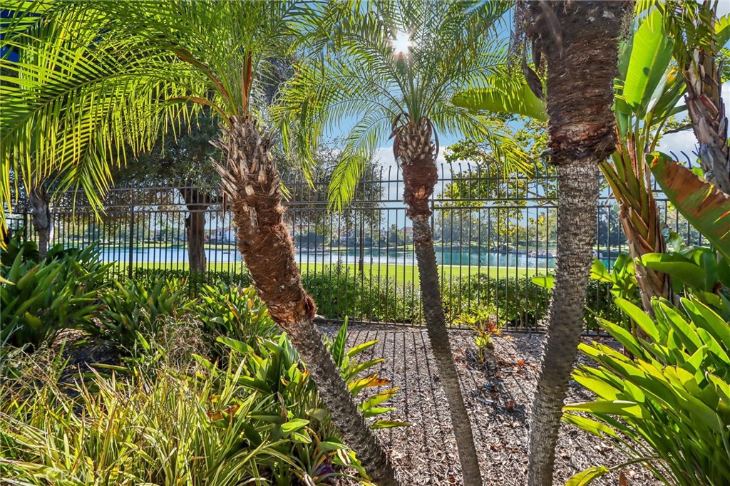 https://media.crmls.org/medias/fd636b3d-9740-41ab-9c51-be0c25e169a3.jpg?preset=X-Large