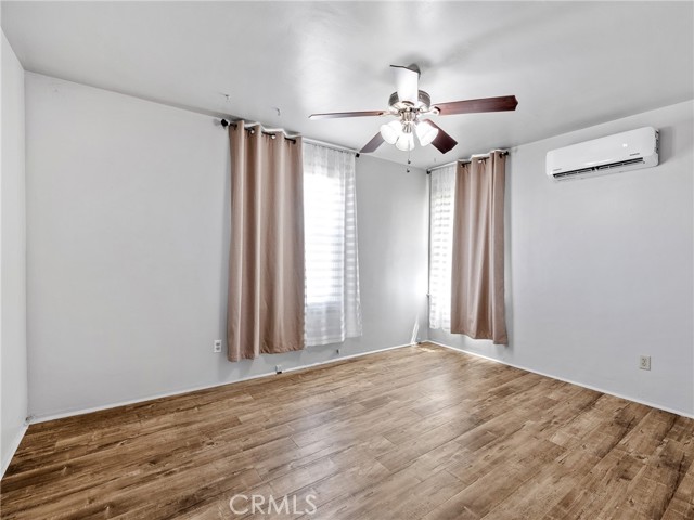 1040 Flora Street, Barstow CA: https://media.crmls.org/medias/fd6379fd-dc70-4368-8b65-f34ca93b3e8a.jpg