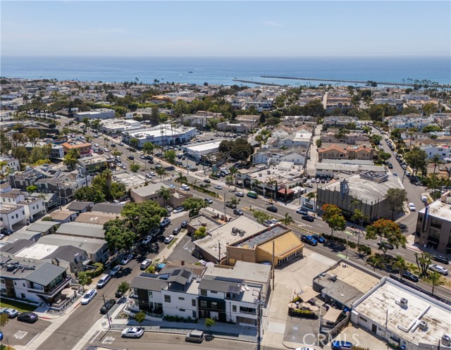 Detail Gallery Image 51 of 64 For 521 1/2 Iris Ave, Corona Del Mar,  CA 92625 - 2 Beds | 2/1 Baths