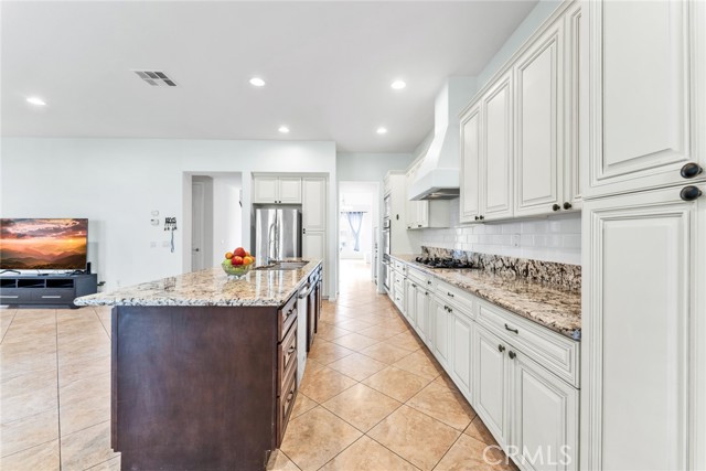 Detail Gallery Image 12 of 51 For 34326 Forest Oaks, Yucaipa,  CA 92399 - 5 Beds | 3/1 Baths