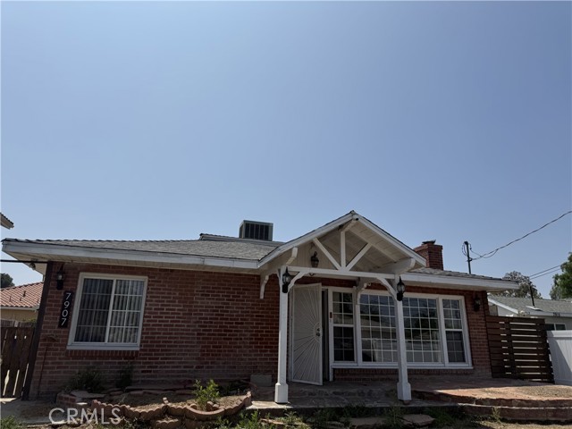 7907 Wilbur Avenue, Reseda CA: https://media.crmls.org/medias/fd67a16d-a4ce-442e-b890-fea16cf66ab0.jpg