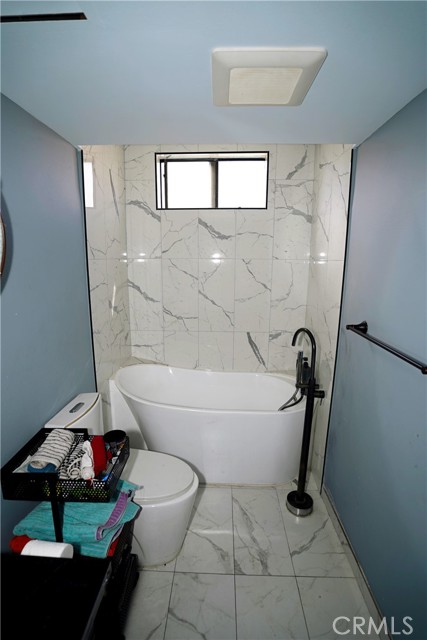 Detail Gallery Image 28 of 46 For 18954 Sherman Way #3,  Reseda,  CA 91335 - 2 Beds | 3 Baths