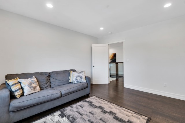 Image 44 of 69 For 15460 La Maida Street