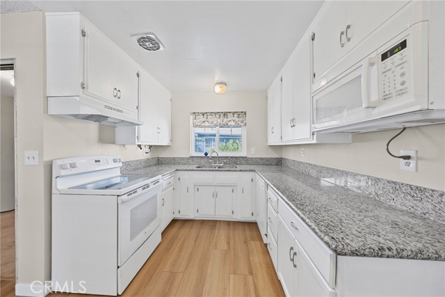 Detail Gallery Image 6 of 18 For 34350 Cedar Ave, Yucaipa,  CA 92399 - 2 Beds | 1 Baths