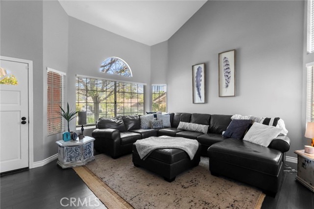 Detail Gallery Image 4 of 45 For 22565 Pecan Pl, Saugus,  CA 91390 - 4 Beds | 2/1 Baths