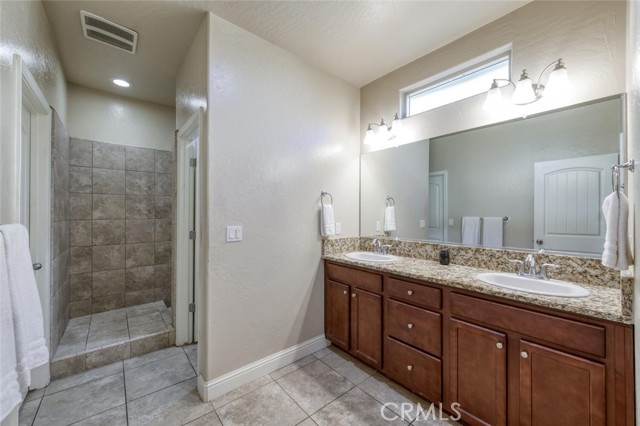 Detail Gallery Image 24 of 33 For 6808 W Lucas Dr, Fresno,  CA 93722 - 3 Beds | 2 Baths