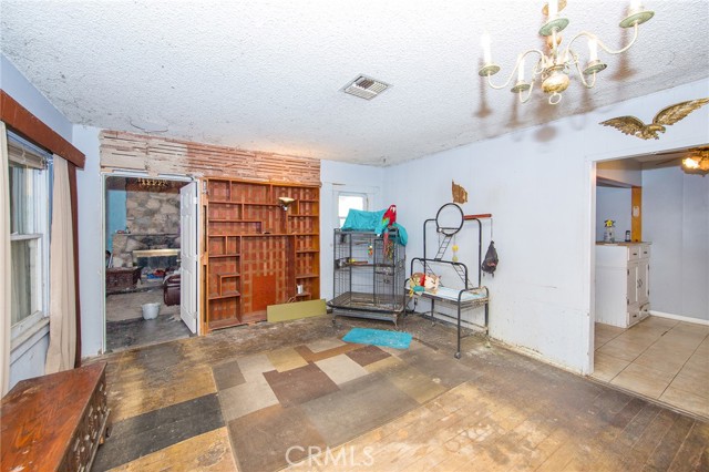 8760 Noble Avenue photo 3