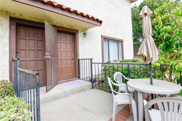 Detail Gallery Image 3 of 20 For 10142 Samoa Ave #8,  Tujunga,  CA 91042 - 3 Beds | 2/1 Baths