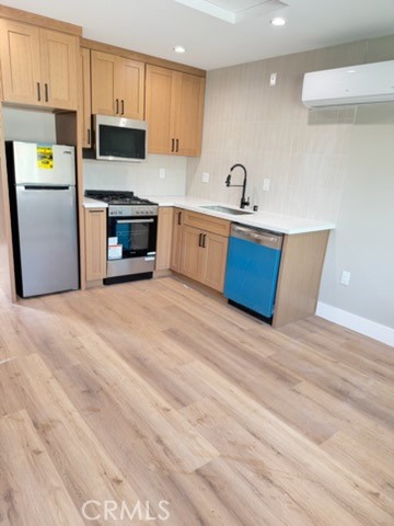 Detail Gallery Image 3 of 8 For 162 E Adair #1/2,  Long Beach,  CA 90805 - 1 Beds | 1 Baths