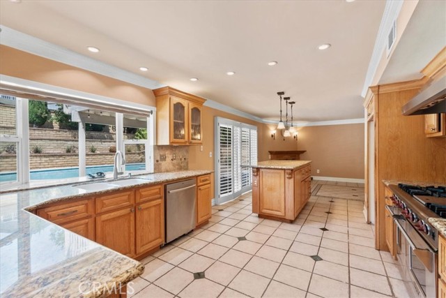 10586 Ring Ave, Rancho Cucamonga CA: https://media.crmls.org/medias/fd6ce9e8-15f0-49e9-a8ae-caa669692ed1.jpg