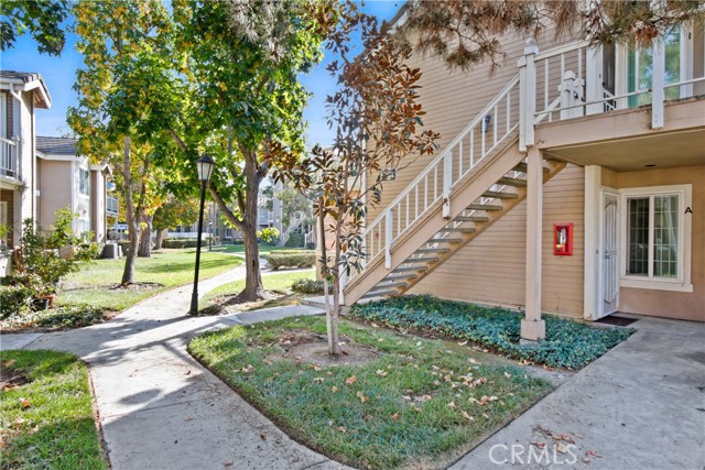 Detail Gallery Image 2 of 11 For 8806 Chelmsford Way a,  Inglewood,  CA 90305 - 2 Beds | 1 Baths