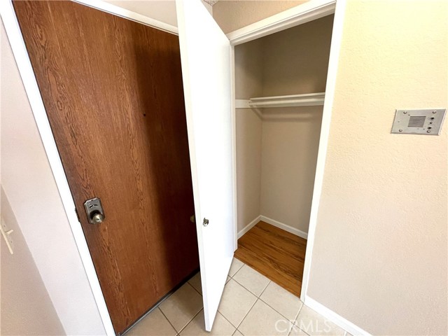 Detail Gallery Image 7 of 39 For 2563 Plaza Del Amo #304,  Torrance,  CA 90503 - 2 Beds | 2 Baths