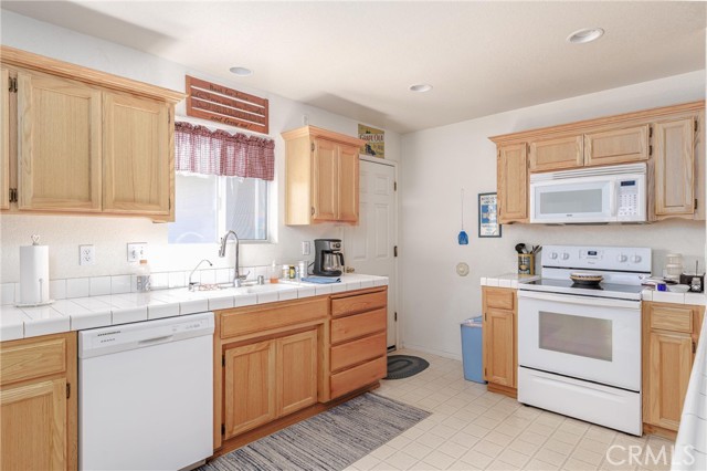 Detail Gallery Image 14 of 22 For 8210 Creston Rd, Paso Robles,  CA 93446 - 4 Beds | 2 Baths