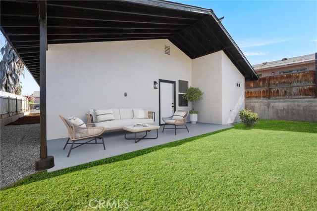 326 Water Street, Bakersfield CA: https://media.crmls.org/medias/fd7121ff-affe-413b-80f1-bc0f7b6c9841.jpg