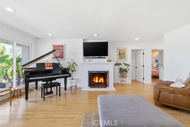 Detail Gallery Image 6 of 37 For 7337 W 88th St, Los Angeles,  CA 90045 - 4 Beds | 4 Baths