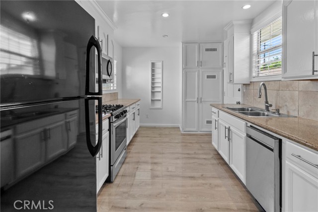 12753 Oxnard St, North Hollywood CA: https://media.crmls.org/medias/fd713473-83cd-447f-85a8-b48f2bd69b68.jpg