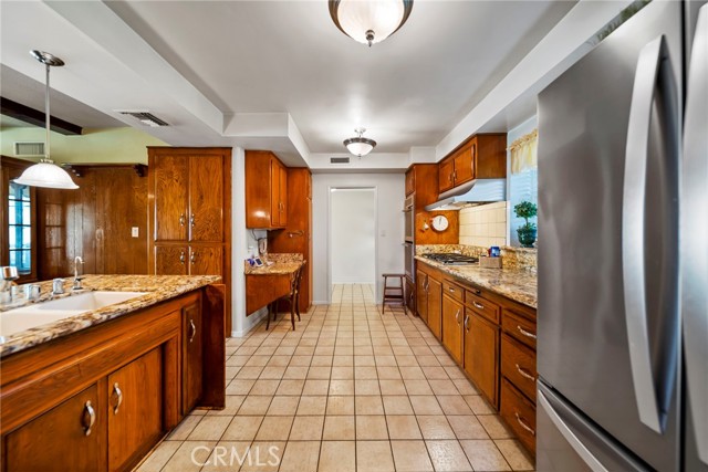 Detail Gallery Image 13 of 32 For 220 Barranca Dr, Monterey Park,  CA 91754 - 3 Beds | 3 Baths