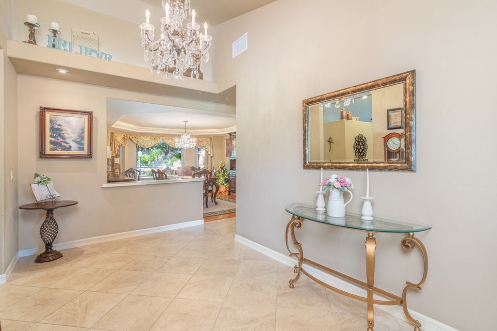 Detail Gallery Image 6 of 63 For 20450 Avenida Castilla, Murrieta,  CA 92562 - 4 Beds | 2/1 Baths