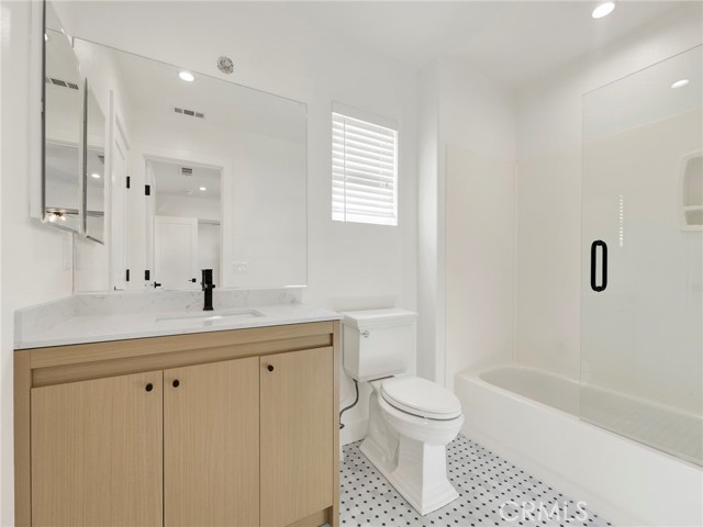 Detail Gallery Image 24 of 29 For 28374 Stansfield Ln, Saugus,  CA 91350 - 3 Beds | 3 Baths