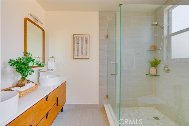 712 N Chestnut Avenue, Los Angeles CA: https://media.crmls.org/medias/fd7262cc-2058-454c-ab0c-5daf97d4055b.jpg