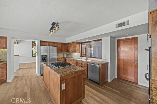 4 Woodhaven, Laguna Niguel CA: https://media.crmls.org/medias/fd72823a-8c74-41a9-b237-adb771660216.jpg