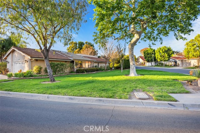 Detail Gallery Image 3 of 52 For 5249 Duenas, Laguna Woods,  CA 92637 - 2 Beds | 2 Baths