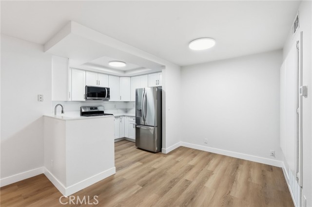 Detail Gallery Image 11 of 31 For 15511 Sherman Way #19,  Van Nuys,  CA 91406 - 1 Beds | 1 Baths