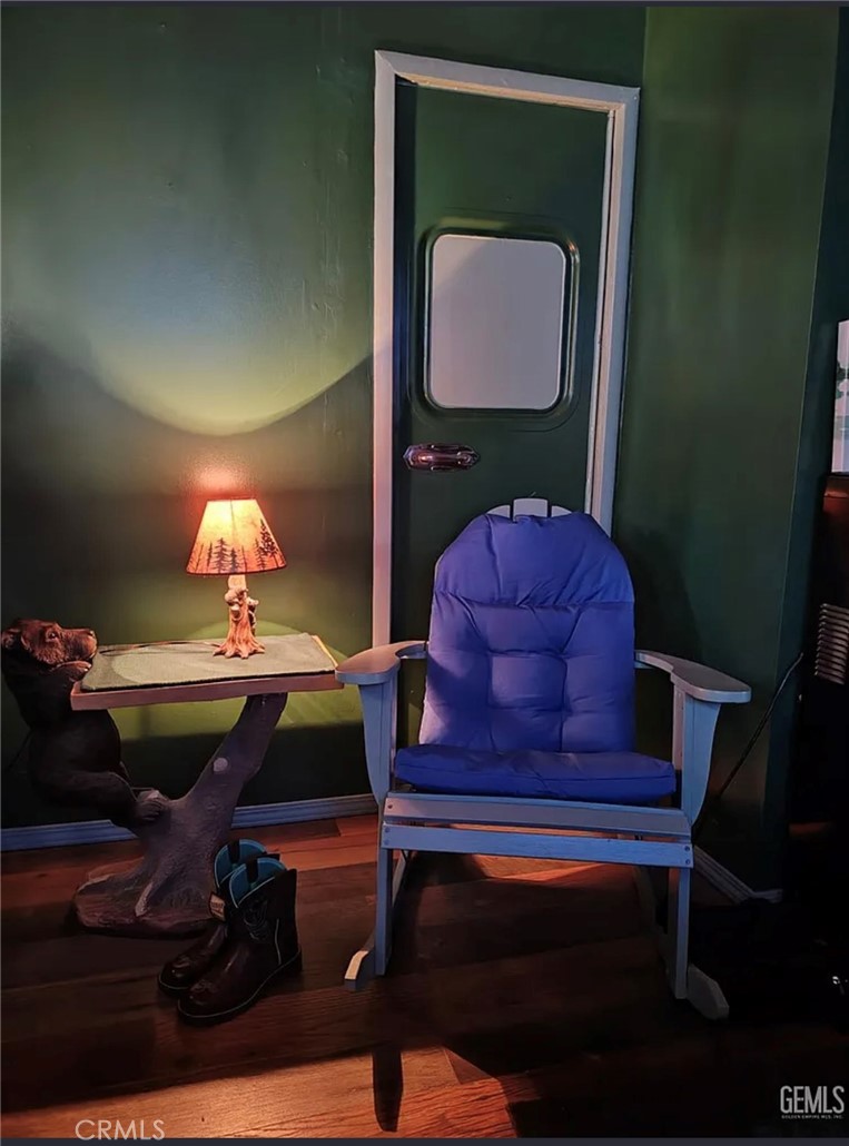 https://media.crmls.org/medias/fd732c1c-1ee9-4be1-aaa4-a761d68bdc3c.jpg?preset=X-Large