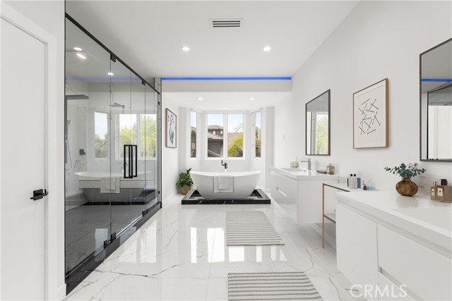 5965 Nora Lynn Drive, Woodland Hills CA: https://media.crmls.org/medias/fd738c95-e914-4d91-8b08-87f29dffdfc0.jpg