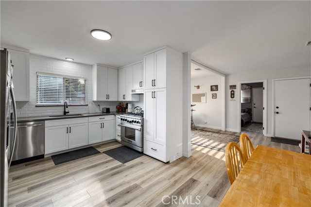 18557 Napa Street, Northridge CA: https://media.crmls.org/medias/fd750c7b-a6fb-4427-b9f3-927d92f87790.jpg