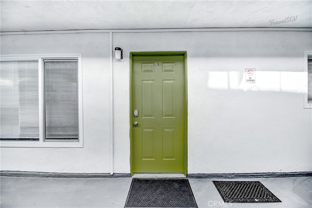 https://media.crmls.org/medias/fd77cda0-2ecc-44e9-a16a-0b26eb30c43e.jpg?preset=X-Large