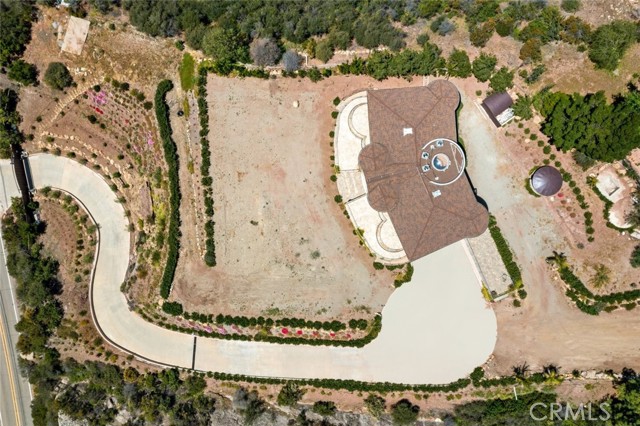 24517 Piuma Road, Malibu CA: https://media.crmls.org/medias/fd77cdf3-a512-4a0f-b19c-4296237c1694.jpg